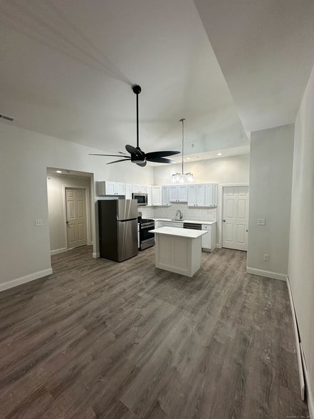 Building Photo - 1085 Whalley Ave