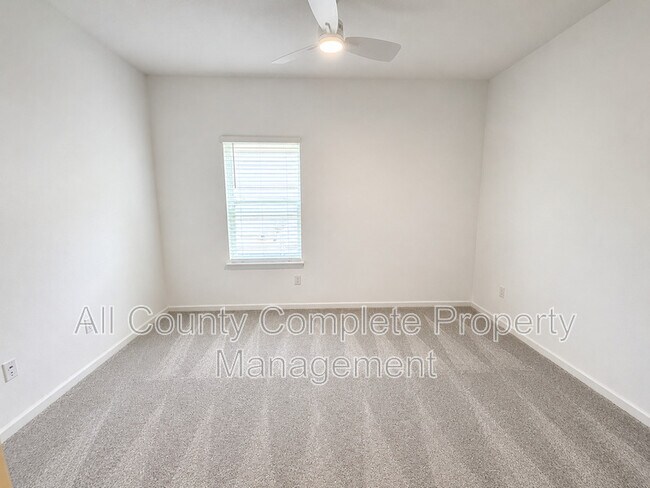 Building Photo - 61 Dogleg Run