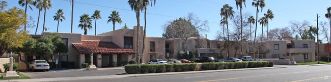 Primary Photo - Ciento East