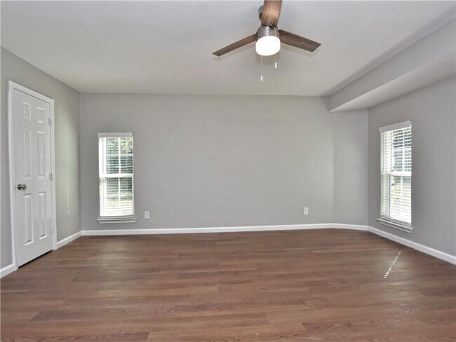 Building Photo - 5205 Thunderbird St