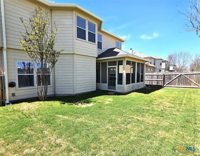 Building Photo - 316 Julian Point