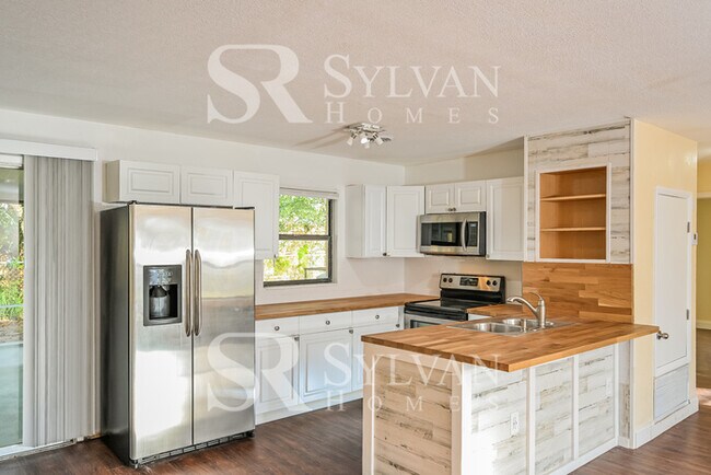 Building Photo - Prepare to be impressed by this 3 bedroom,...