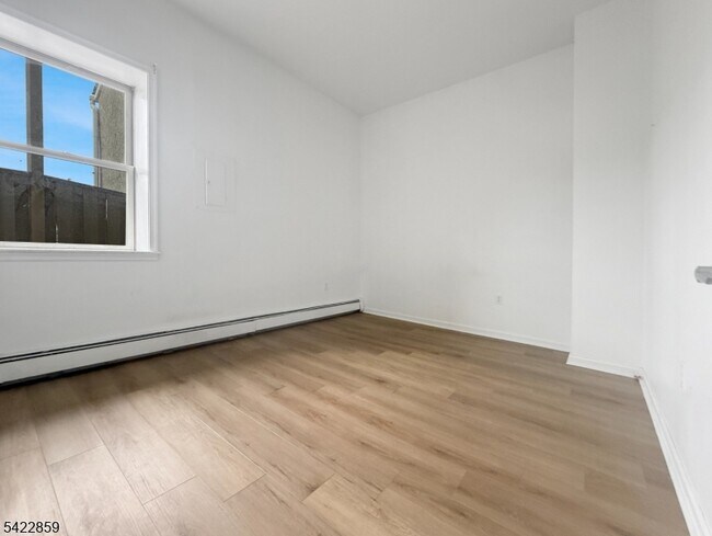 Building Photo - 403 S Main St