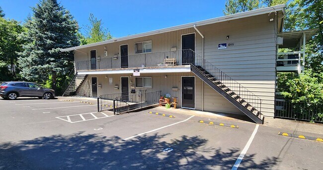 Building Photo - 1001 SW Woods St