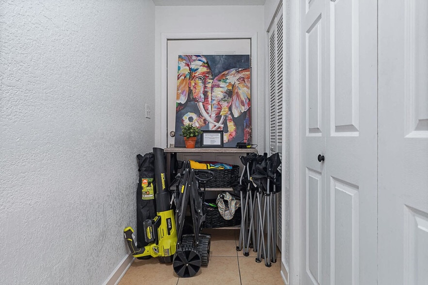 Building Photo - 120 Sherwood Ave