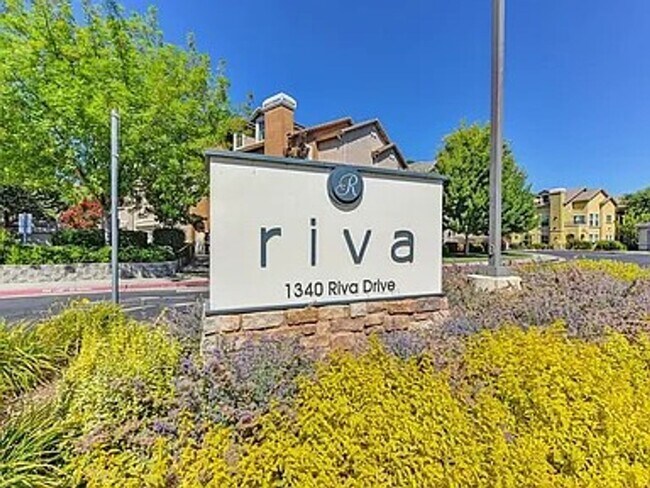 Building Photo - Riva on the River