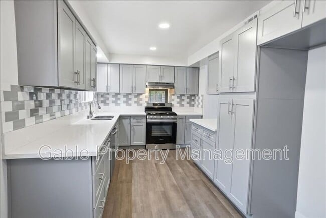 Building Photo - 27277 Garza Dr