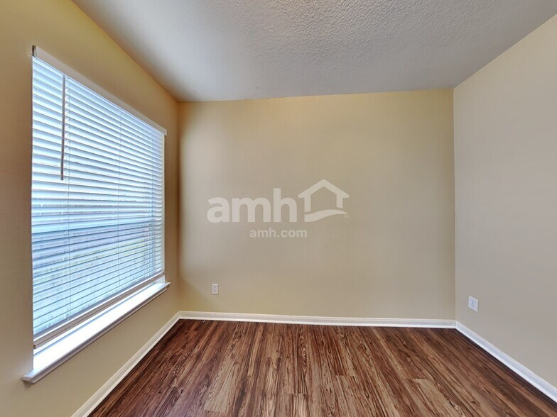 Building Photo - 15742 Flagstone Walk Way
