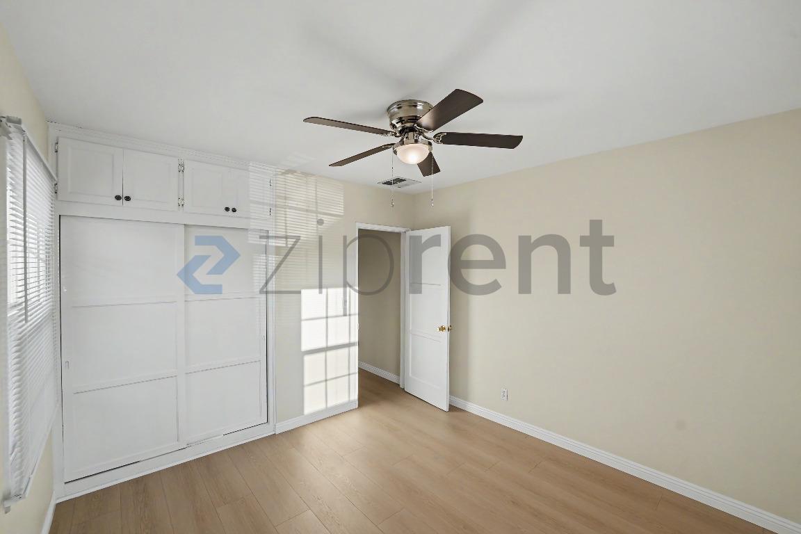 Building Photo - Unit
