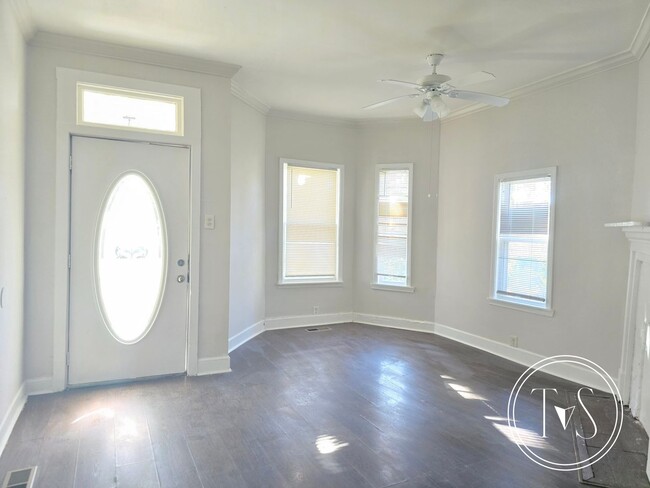 Building Photo - RATE DROP ALERT (was $1900/month)!