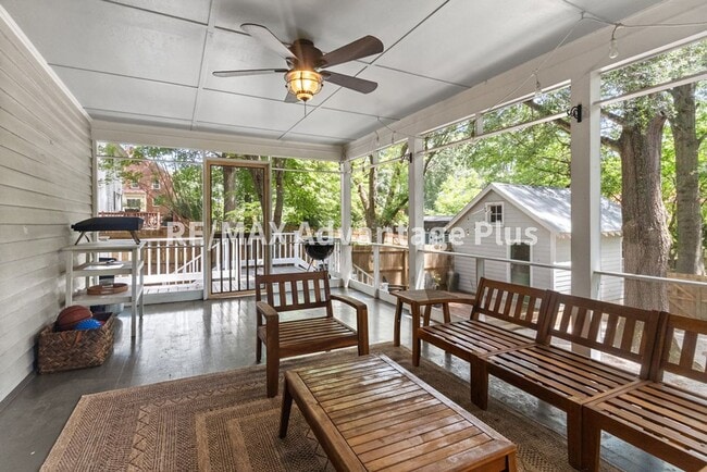 Building Photo - Spacious home located in The Avenues