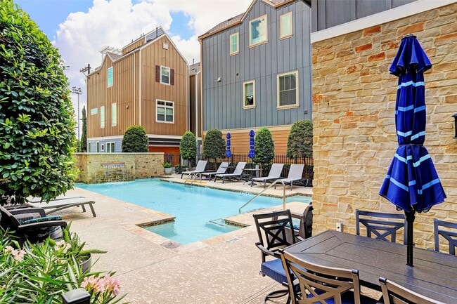 Building Photo - 726 N Shepherd Dr