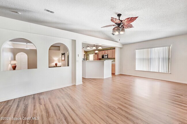 Building Photo - 1652 La Maderia Dr