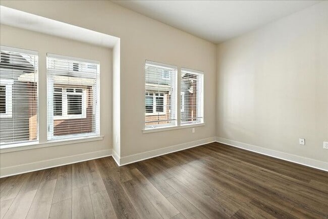 Building Photo - Versatile Townhome: Perfect for Live/Work ...