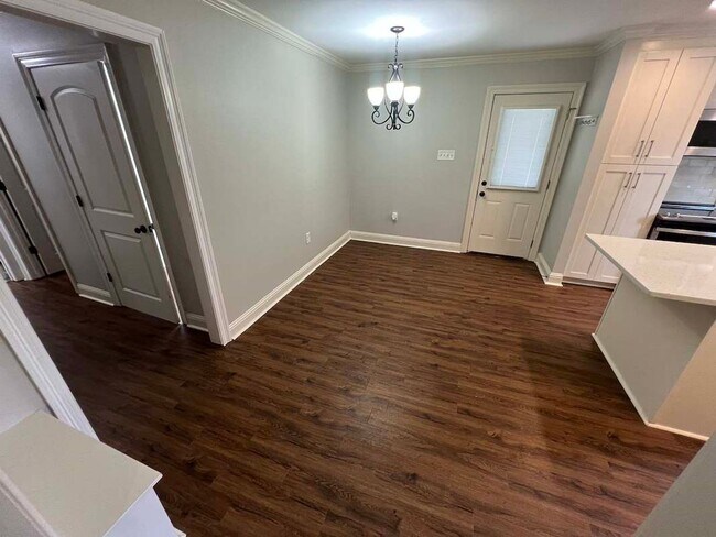 Building Photo - Charming Baton Rouge Home with Flex Room, Fireplace & Spacious Front Porch