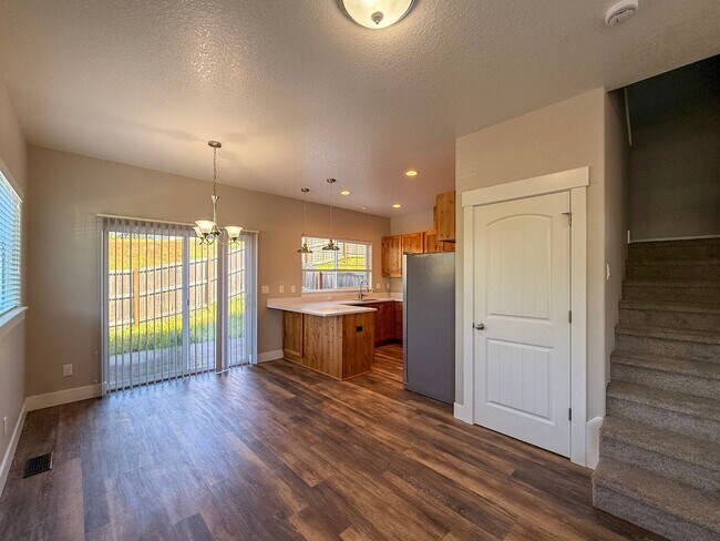 Building Photo - BIGFIR1069-1071