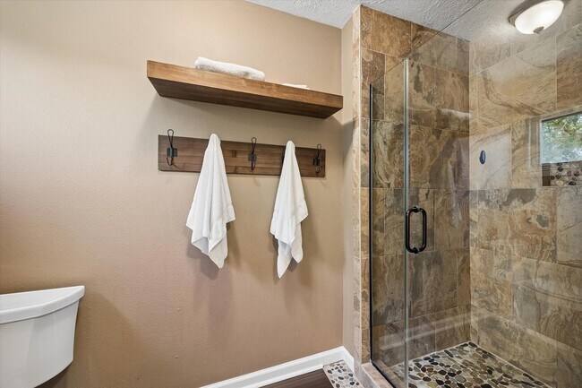 Building Photo - 6223 Vinewood Ln