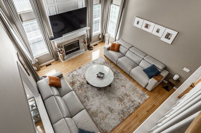 Building Photo - Spacious 5-Bed Home with In-Law Suite, Fin...