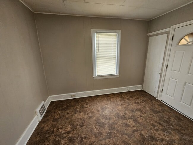 Building Photo - 1762 E 33rd St