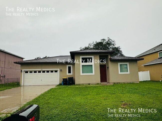 Primary Photo - Fantastic 4 Bedroom, 2 Bathroom Home in Po...