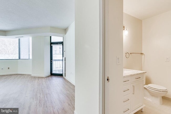 Building Photo - 955 26th St NW