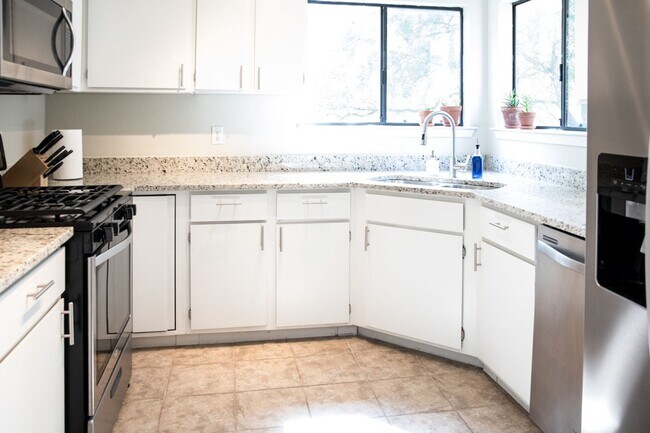Building Photo - 2603 Garrettson Dr