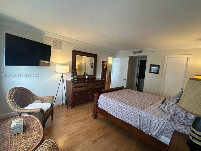 Building Photo - 6917 Collins Ave