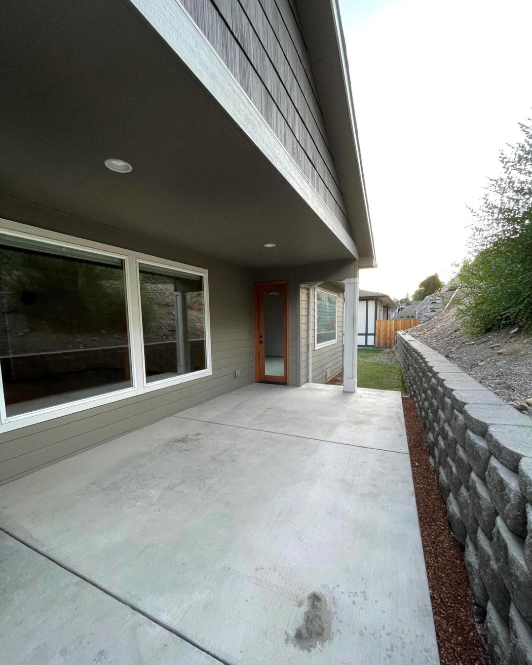 Building Photo - 5805 Englewood Ave