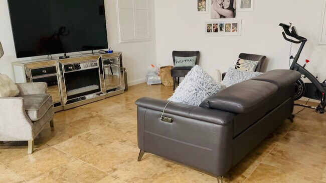 Building Photo - 15413 SW 116th Terrace