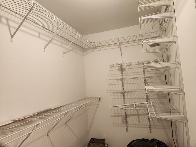 master bdrm closet - 1050 Holbrook Rd