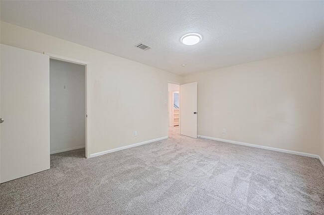 Building Photo - 2107 Shadowbriar Dr