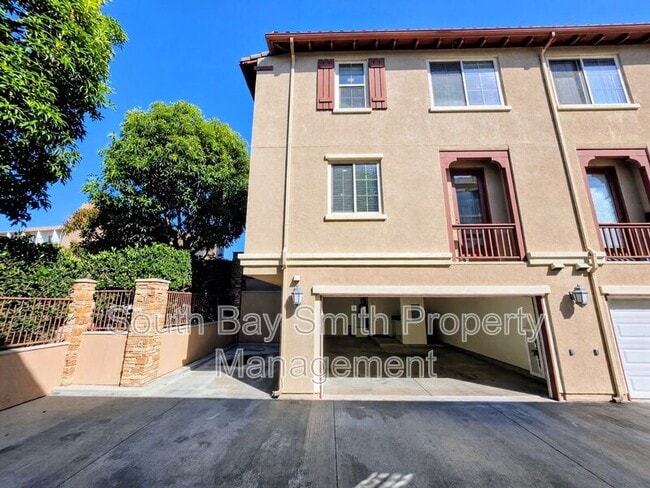 Building Photo - 84 Palos Verdes Blvd