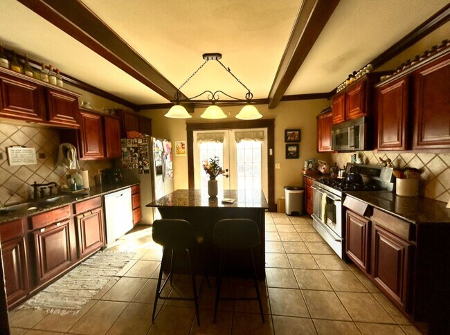 Building Photo - PRE-LEASING Historical Style Home Minutes from Campus and Downtown Fayetteville