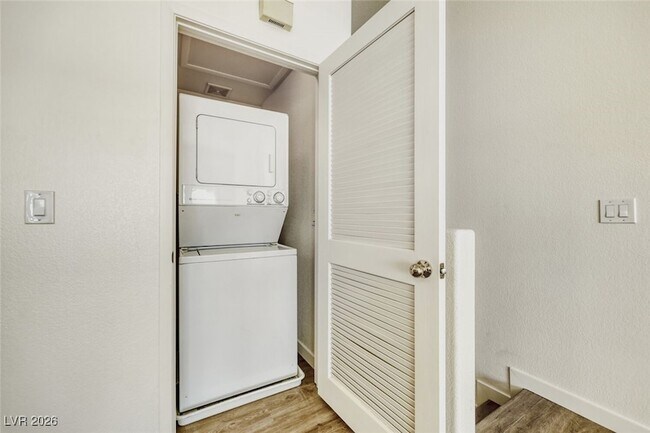 Building Photo - 2572 Land Rush Dr