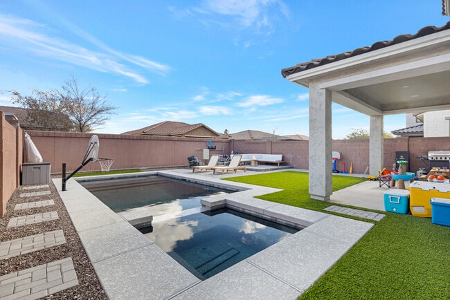 Building Photo - 6815 N 88th Dr