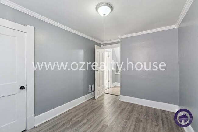 Building Photo - 1624 Macomber St