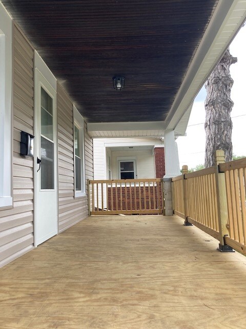 Building Photo - 308 E Virginia Ave