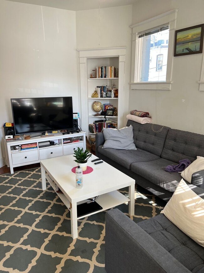Building Photo - Centrally Located 1BR/1BA in Dupont Circle...