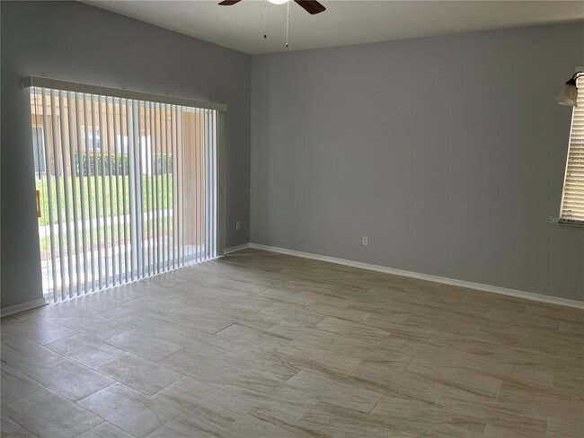 Building Photo - 2061 Retreat View Cir