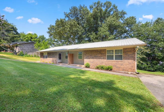 Building Photo - FIRST MONTH FREE! 2 Bed 1 Bath in Rossvill...