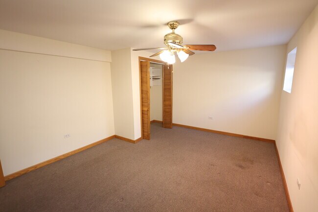 Building Photo - 9823 Linn Ave