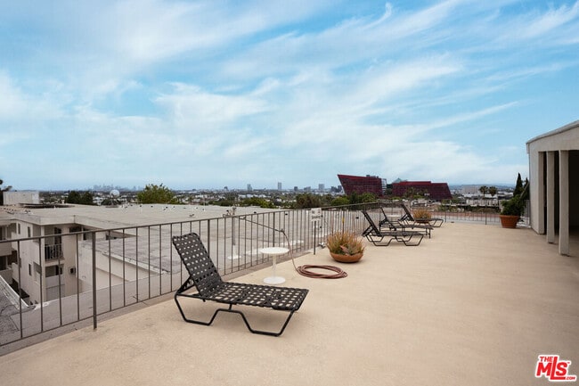 Building Photo - 960 Larrabee St