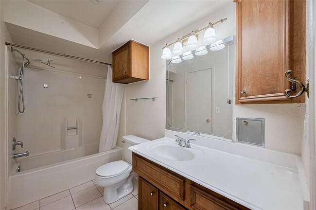Building Photo - 2762 Foliage Green Dr