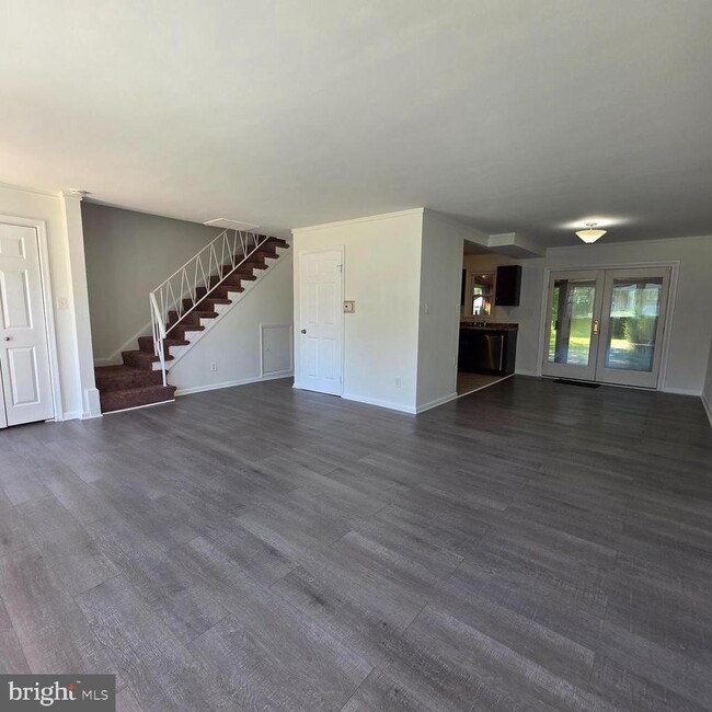 Building Photo - 108 Charles Pl