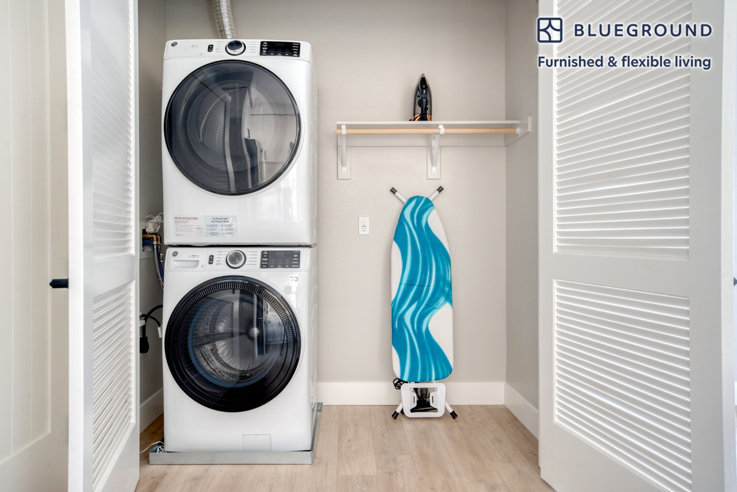 Building Photo - 555 E Evelyn Ave