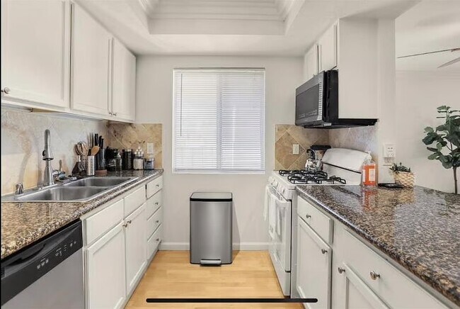 Building Photo - Sunrise Condo