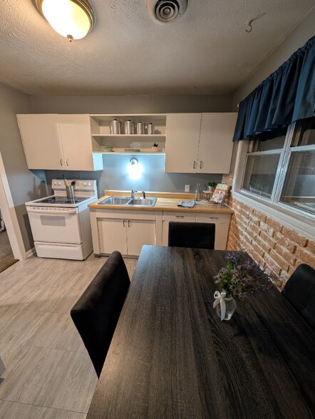 Building Photo - 860 Navaho Ave