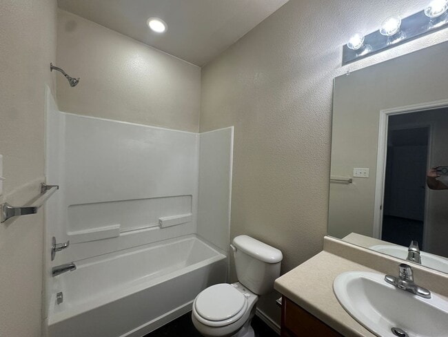 Building Photo - 5731 Golf Heights