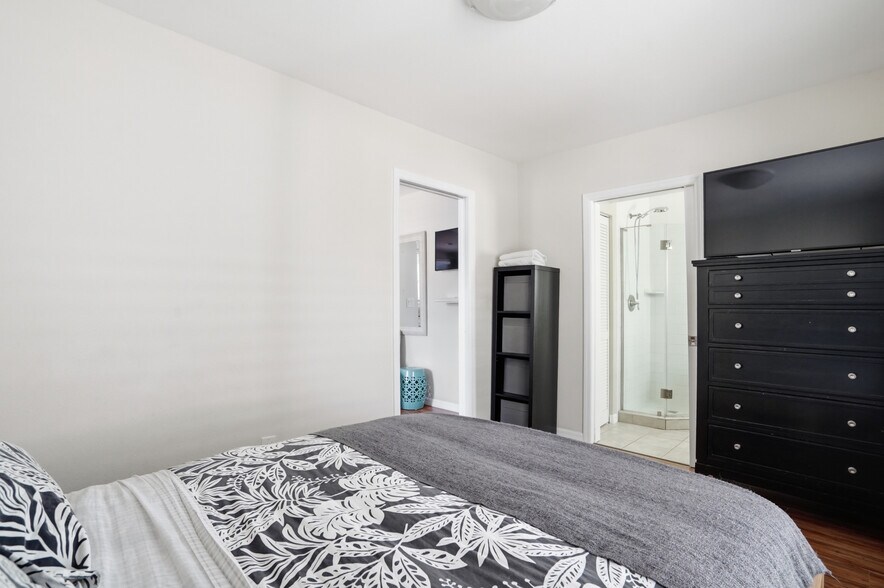 Building Photo - 539 6th St N