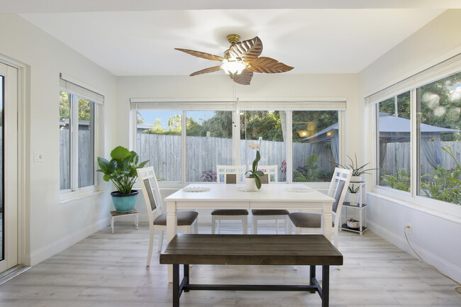 Building Photo - 466 Tequesta Dr